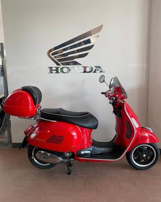 Piaggio Vespa 300 GTS