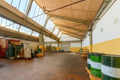 Immobile di 405 m² con 2 locali a Zola Predosa