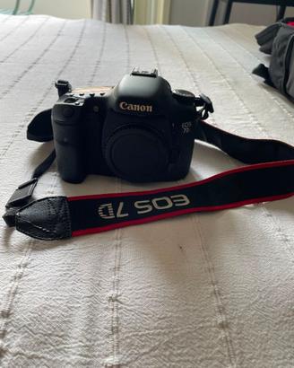 Canon 7D + obiettivi e accessori prezzo trattabile
