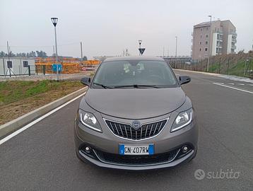 Lancia Ypsilon Hybrid Gold Plus leggi descrizione