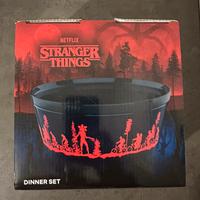 Dinner set Stranger Things nuovo