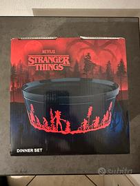 Dinner set Stranger Things nuovo