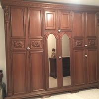 Diversi mobili in legno