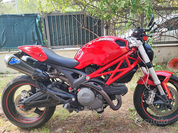 Ducati Monster 696