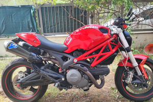 Ducati Monster 696