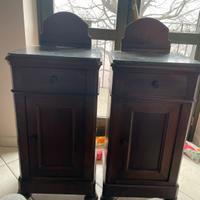 Coppia di comodini in noce con marmo, fine ‘800