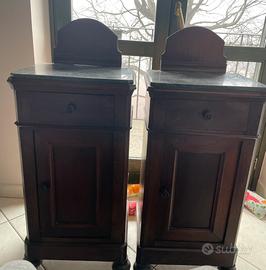 Coppia di comodini in noce con marmo, fine ‘800