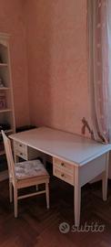 Scrivania in legno bianco