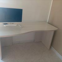 Scrivania con Monitor TV