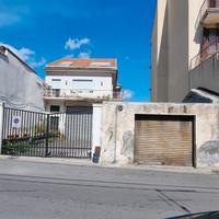 Giarre(C.so Sicilia)grande casa singola con garage