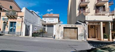 Giarre(C.so Sicilia)grande casa singola con garage