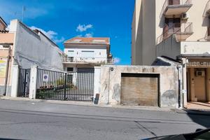 Giarre(C.so Sicilia)grande casa singola con garage