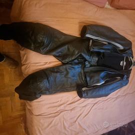 giacca e pantaloni in pelle 