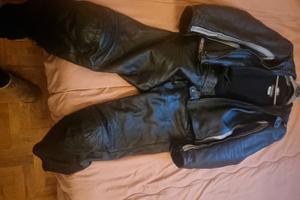 giacca e pantaloni in pelle 