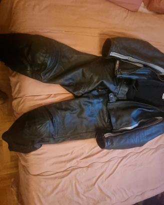 giacca e pantaloni in pelle 