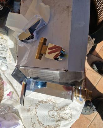 Kit miscelatori a cascata. Lavabo e box doccia.