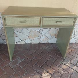 Scrivania in legno verde 