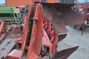 Aratro quaddrivomere voltaorecchio