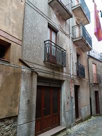Vendita casa su più livelli 161 mq e garage