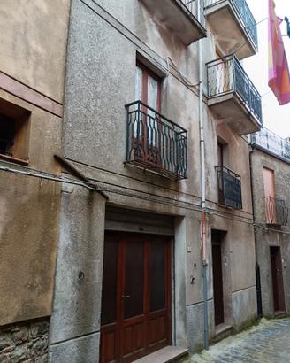 Vendita casa su più livelli 161 mq e garage