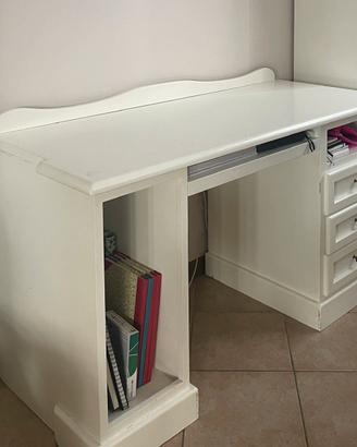 Scrivania e libreria
