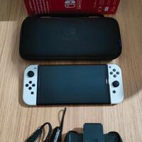 Nintendo Switch OLED (+ custodia e Pokémon)