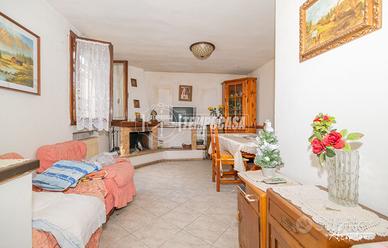 Ingresso indipendente con garage