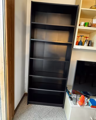 Libreria Ikea 7 ripiani tenuta benissimo