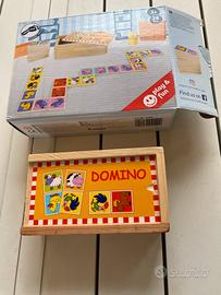Domino in legno completo di tutte le tessere