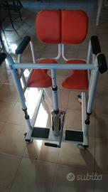 sedia per invalidi con sollevatore 