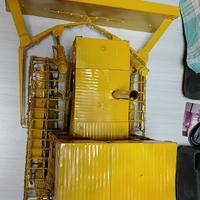 caterpillar tutto costruito a mano