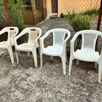 4 sedie di plastica bianche