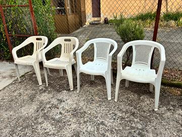 4 sedie di plastica bianche