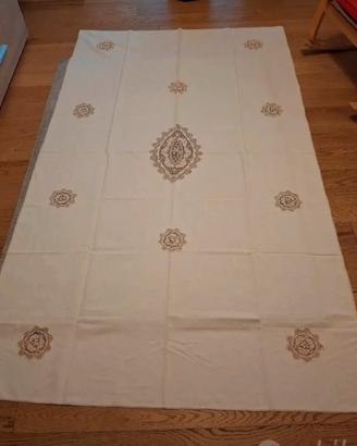 Tovaglia ricamata con 8 tovaglioli 