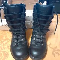 Stivaletti anfibi come nuovi