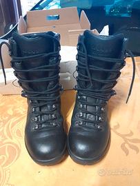 Stivaletti anfibi come nuovi