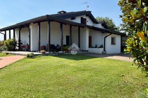 VILLA SINGOLA A COLLOREDO DI MONTE ALBANO