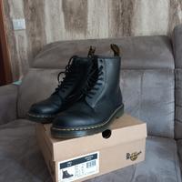 Dr.. Martens 
