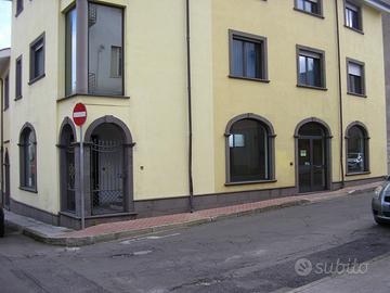 Locale uso commerciale-ufficio