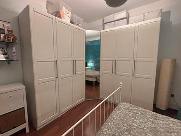 Armadio angolare IKEA bianco con specchio