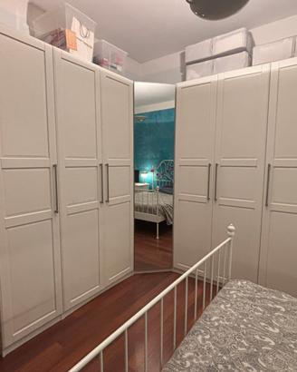 Armadio angolare IKEA bianco con specchio