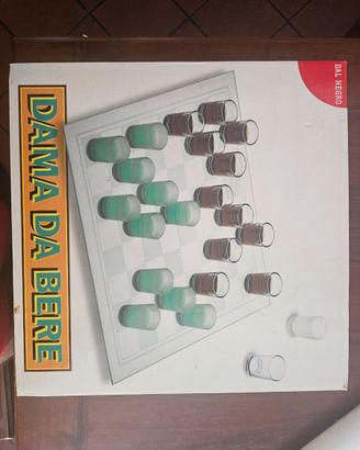 Gioco da tavola dama da bere