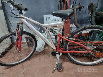Bicicletta Mountain Bike Ammortizzata 