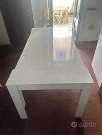 Tavolo bianco laccato