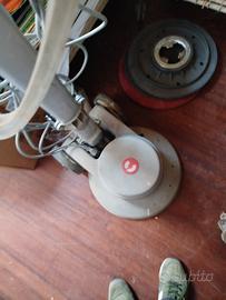 Monospazzola lucidatrice e pulizia per pavimenti