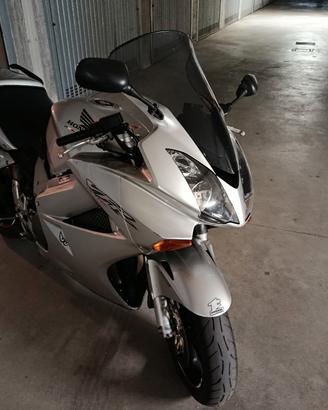 Honda VFR 800 VTEC