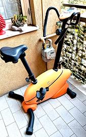 bicicletta per allenamento ad aperto o a casa 