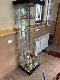 Vetrina in cristallo con chiusura e luci