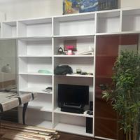 Parete attrezzata legno con porte scorrevoli