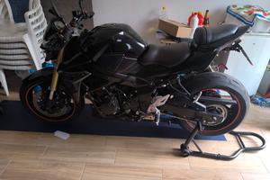 Suzuki gsr 750 2012